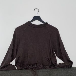 Cute sweater that tightens at the bottom